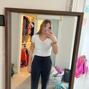 White basic cropped tee